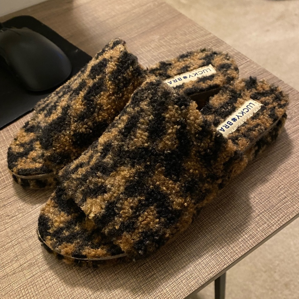 Lucky Brand Cheetah Slides